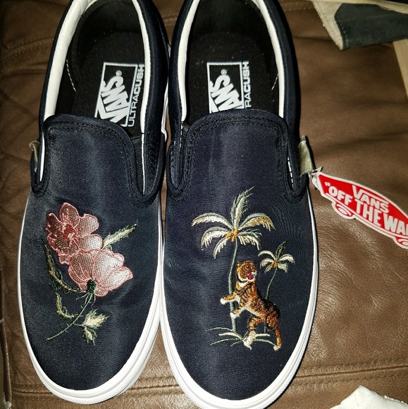 vans souvenir slip on